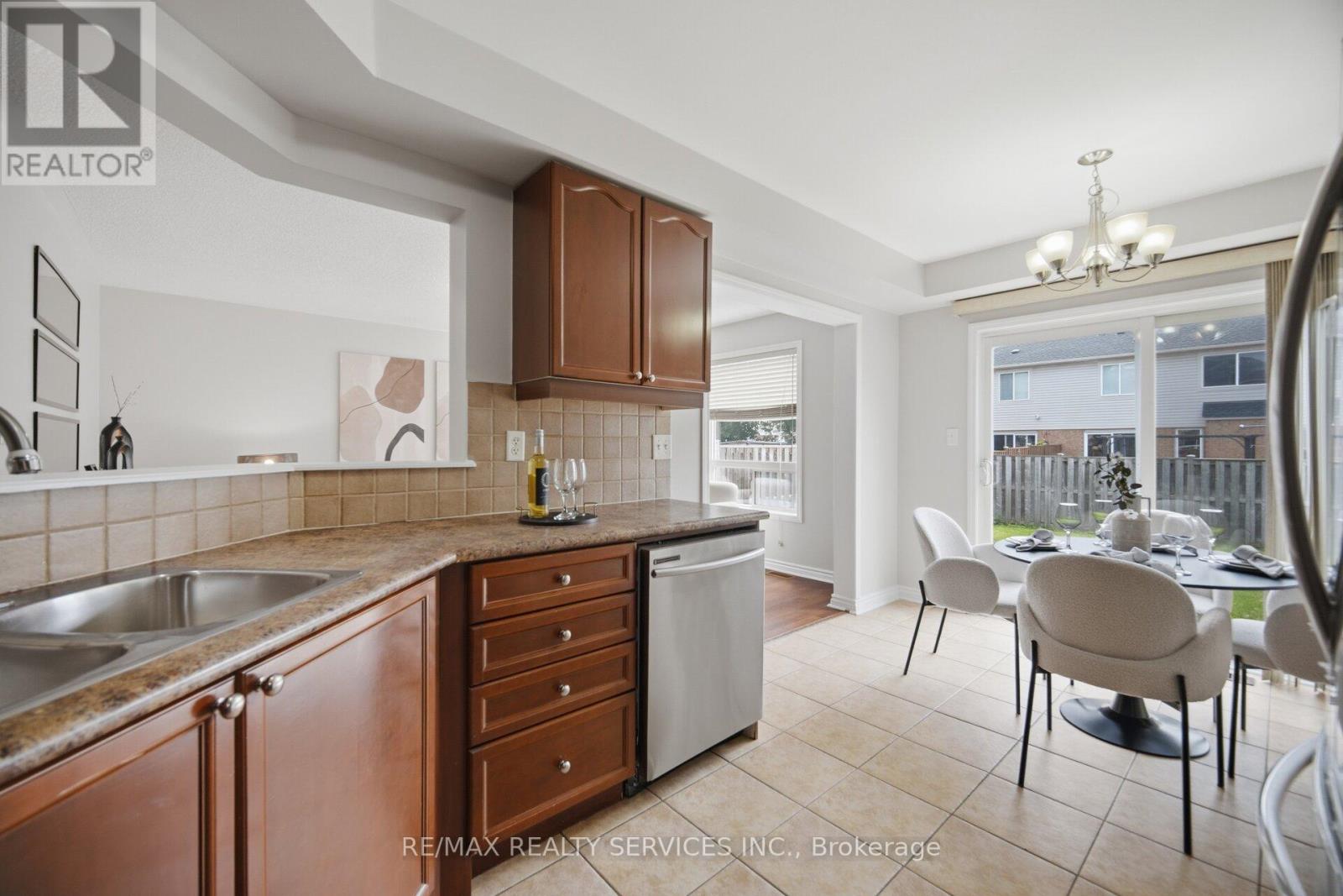 9 OLLIE AVENUE - 18