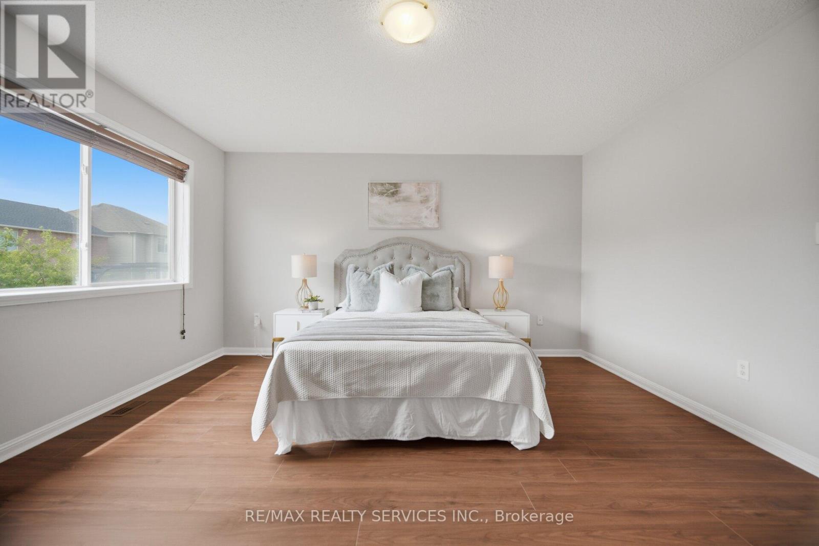 9 OLLIE AVENUE - 24