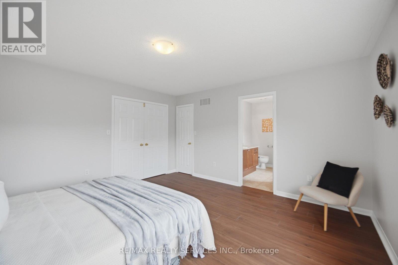 9 OLLIE AVENUE - 25