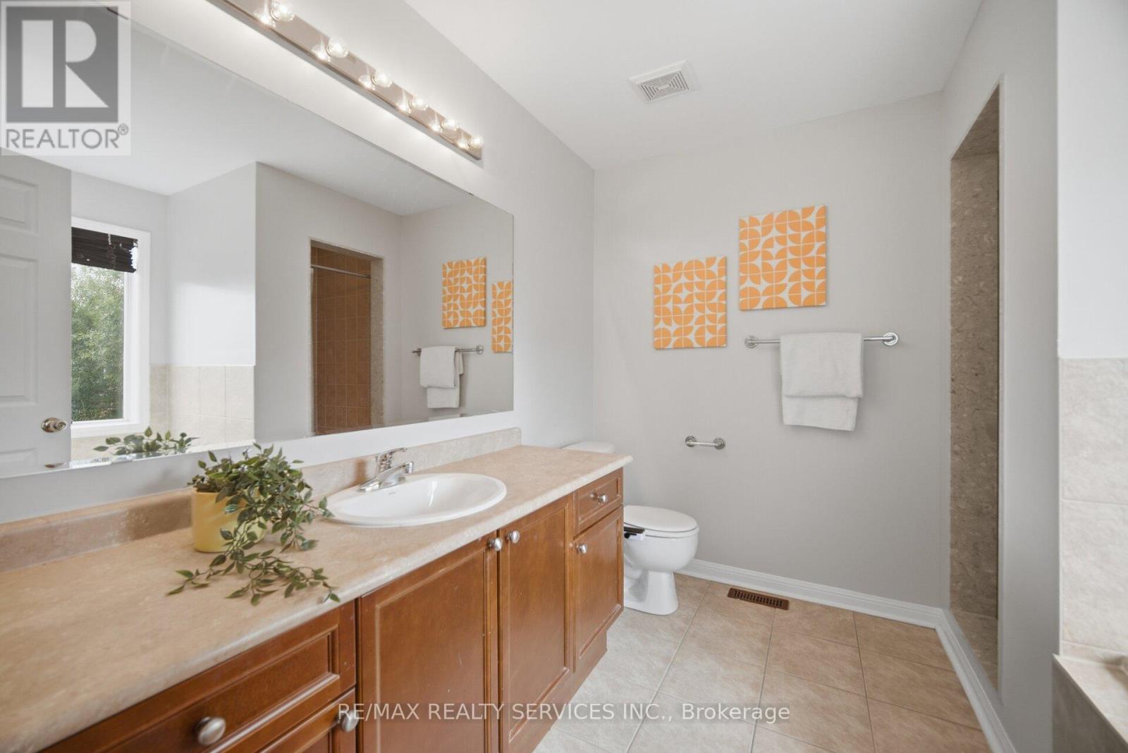 9 OLLIE AVENUE - 26