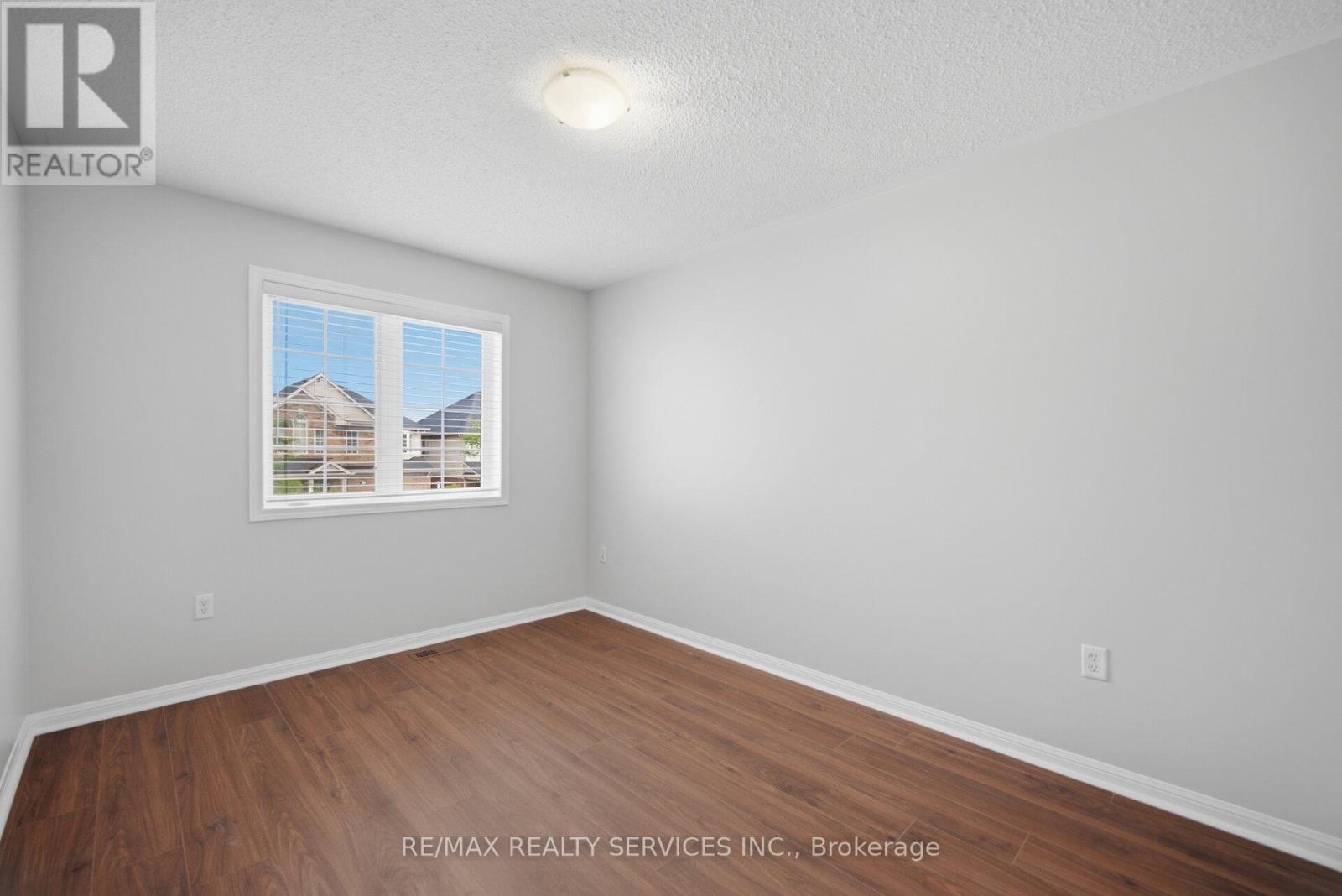 9 OLLIE AVENUE - 33