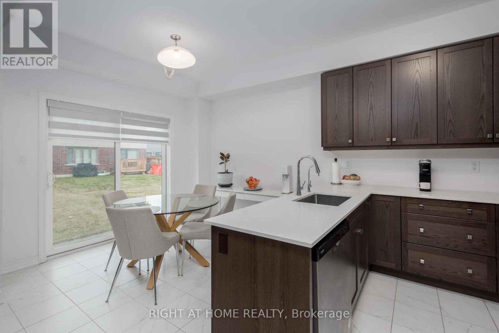 3-bedroom home for sale at 6 BRODDY AVENUE, Brantford ON · photo 13 of 37
