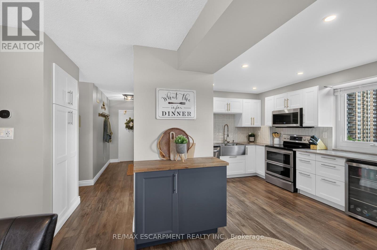 #703 301 FRANCES AVENUE - 17