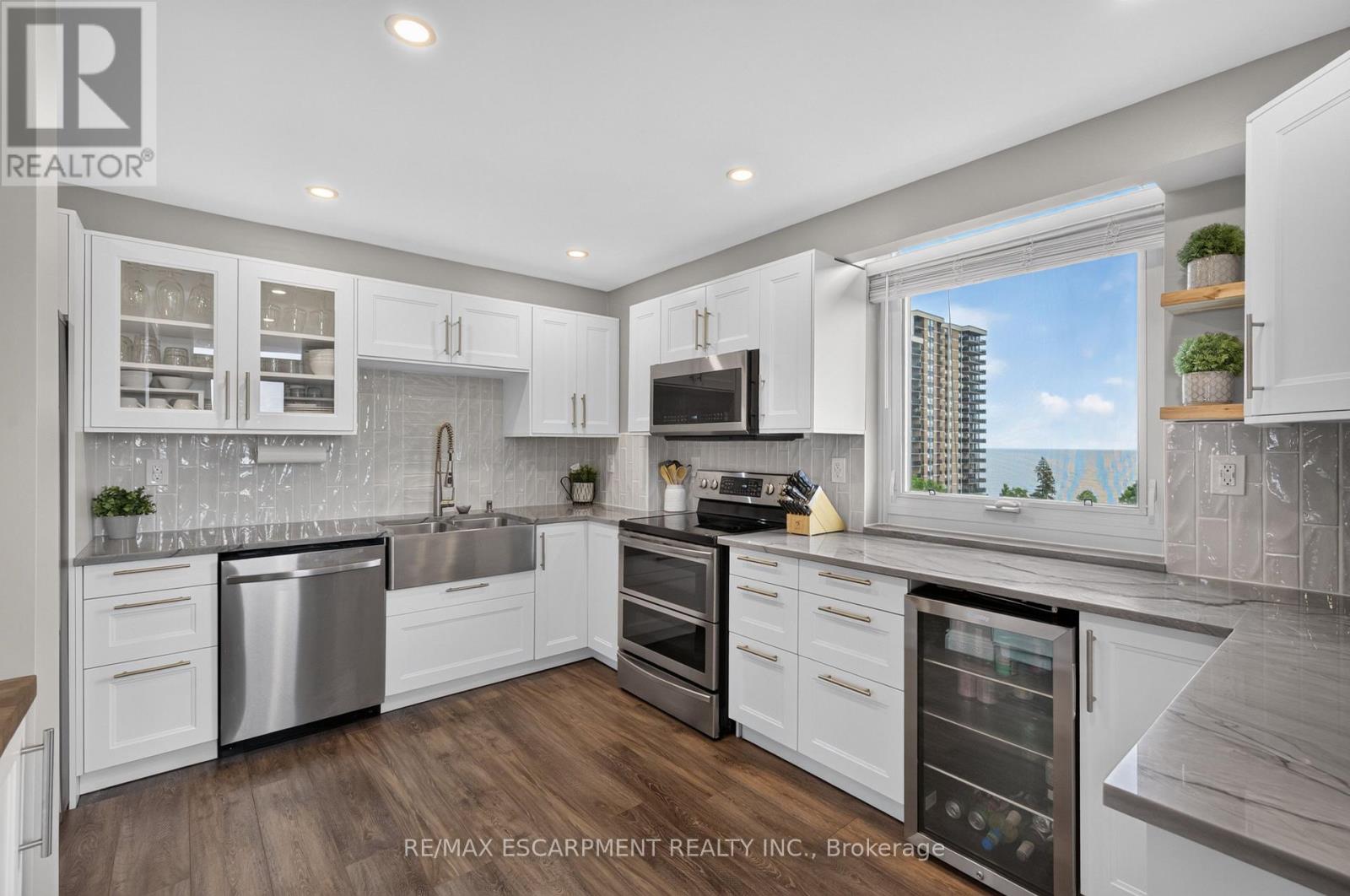 #703 301 FRANCES AVENUE - 18