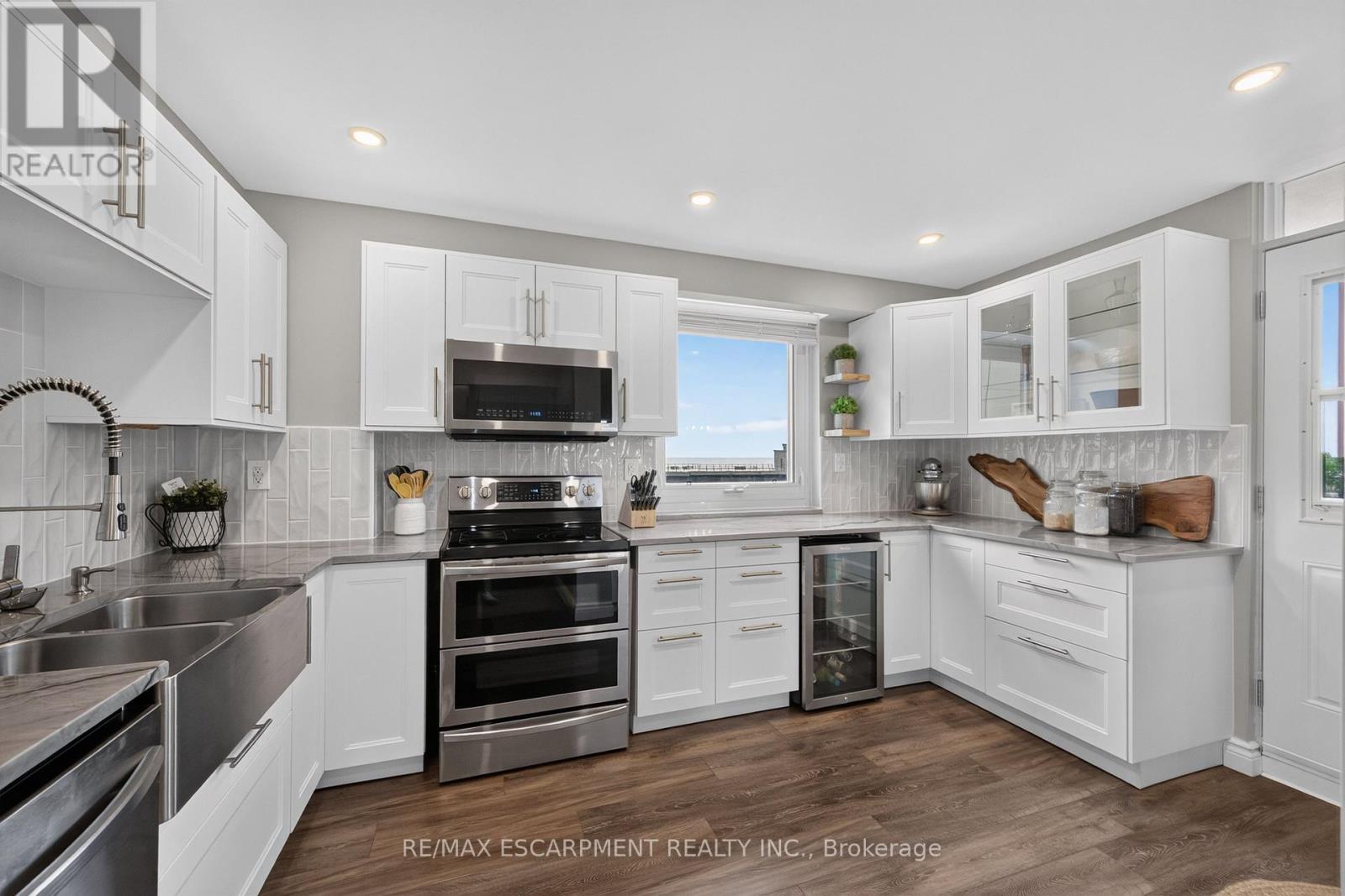 #703 301 FRANCES AVENUE - 22