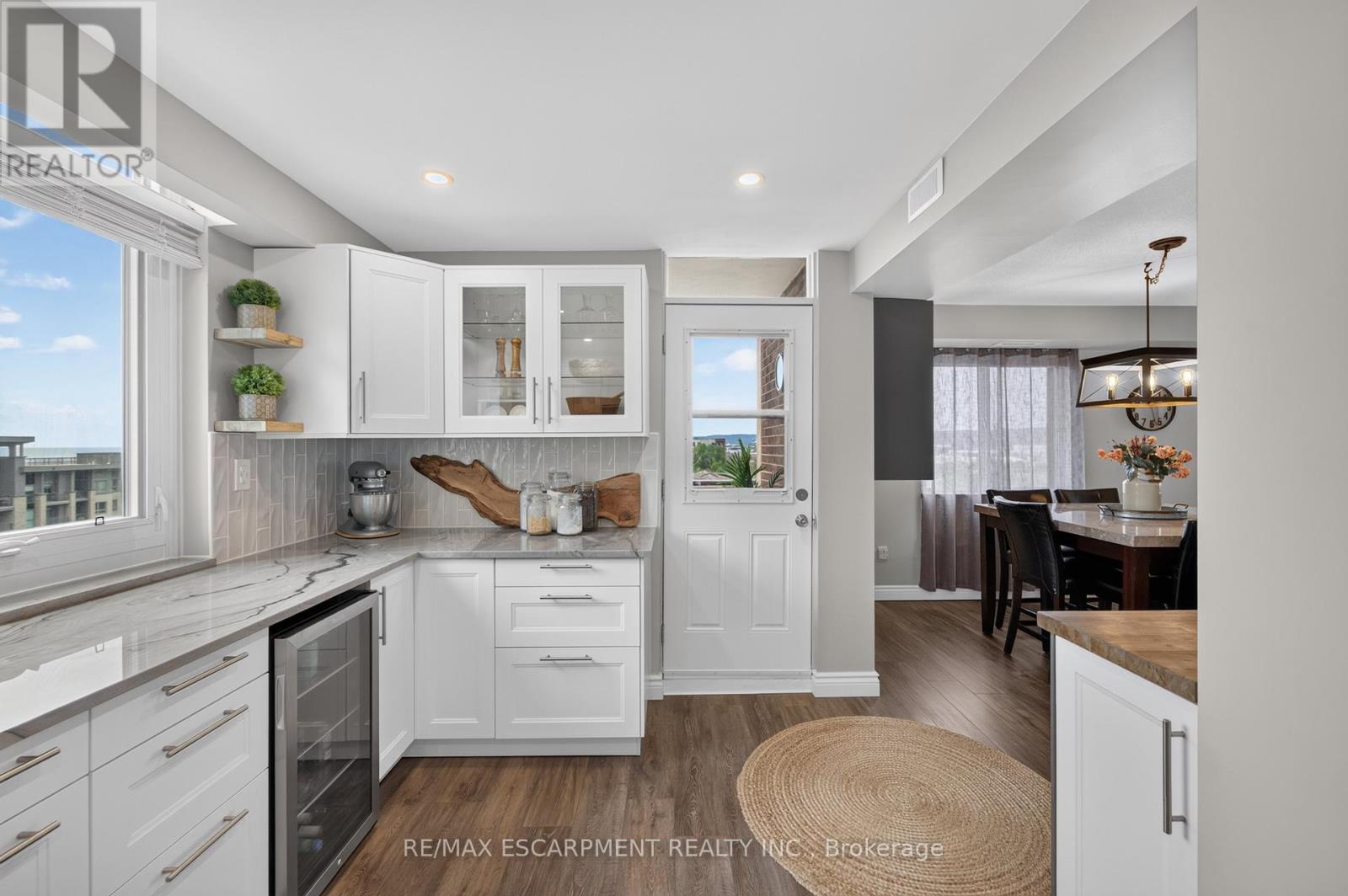 #703 301 FRANCES AVENUE - 23