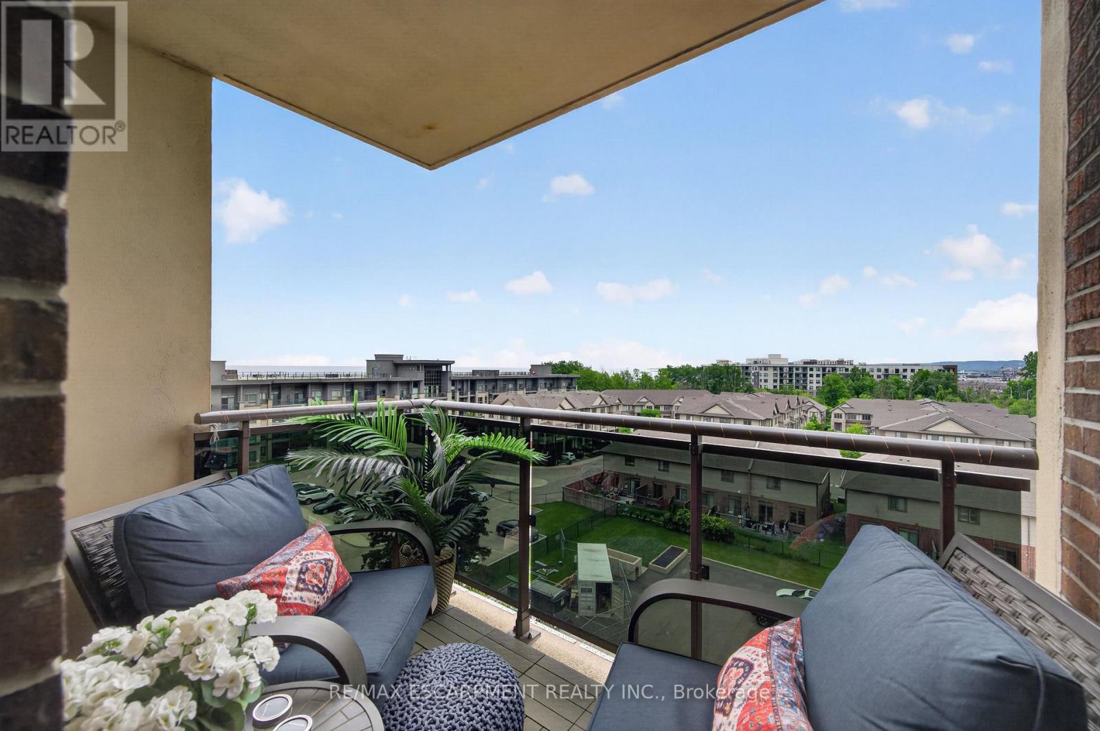 #703 301 FRANCES AVENUE - 24