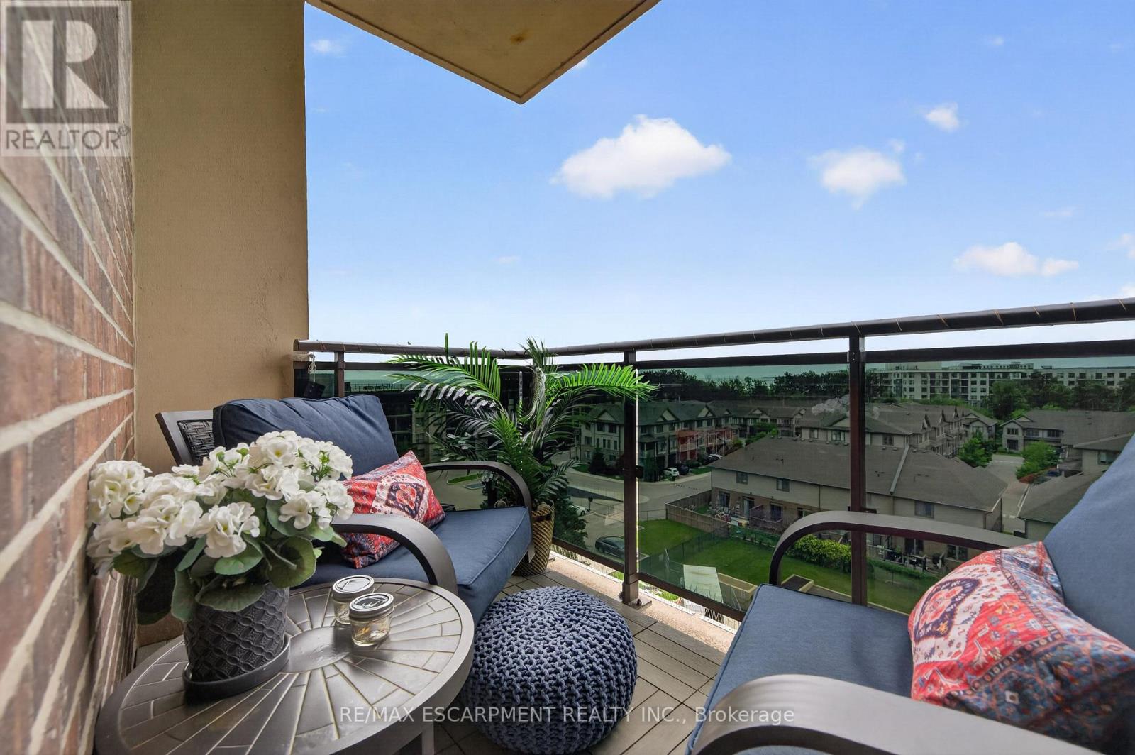 #703 301 FRANCES AVENUE - 25