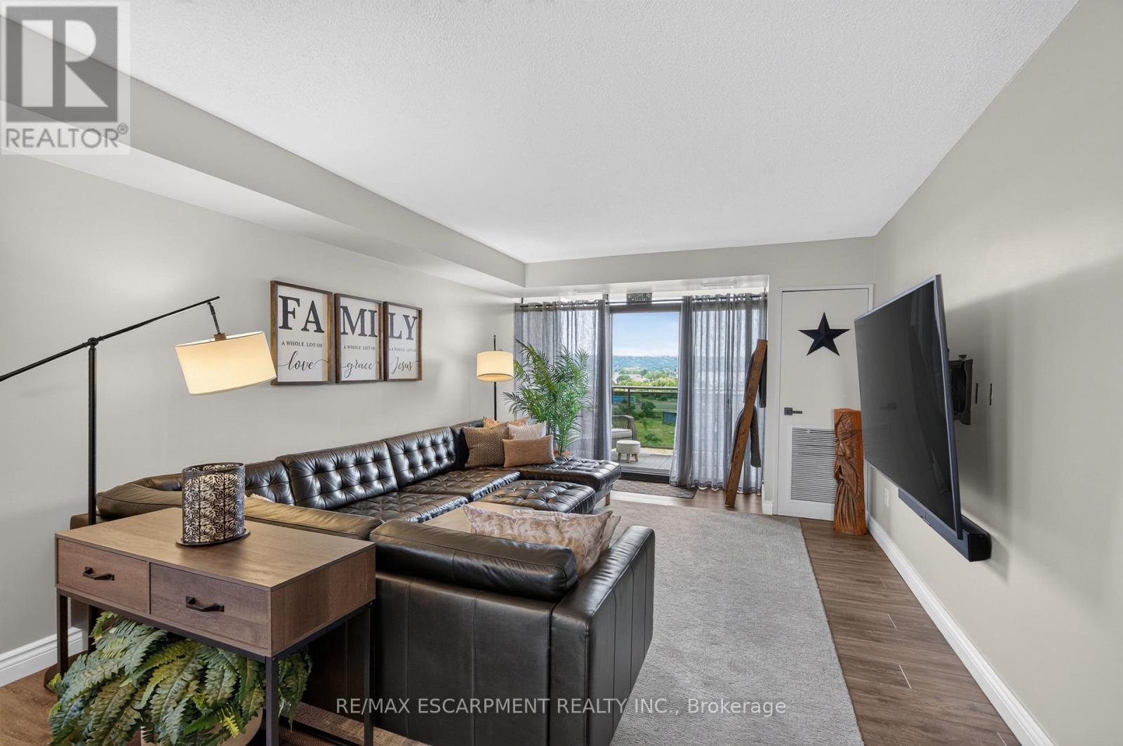 #703 301 FRANCES AVENUE - 4