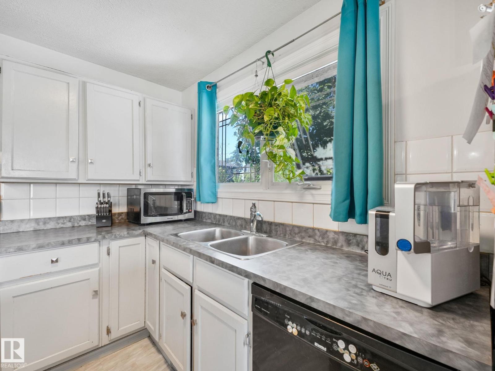164 WARWICK RD NW - 19