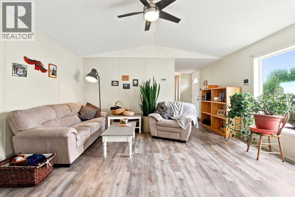 221, 5029 34 Street - 3