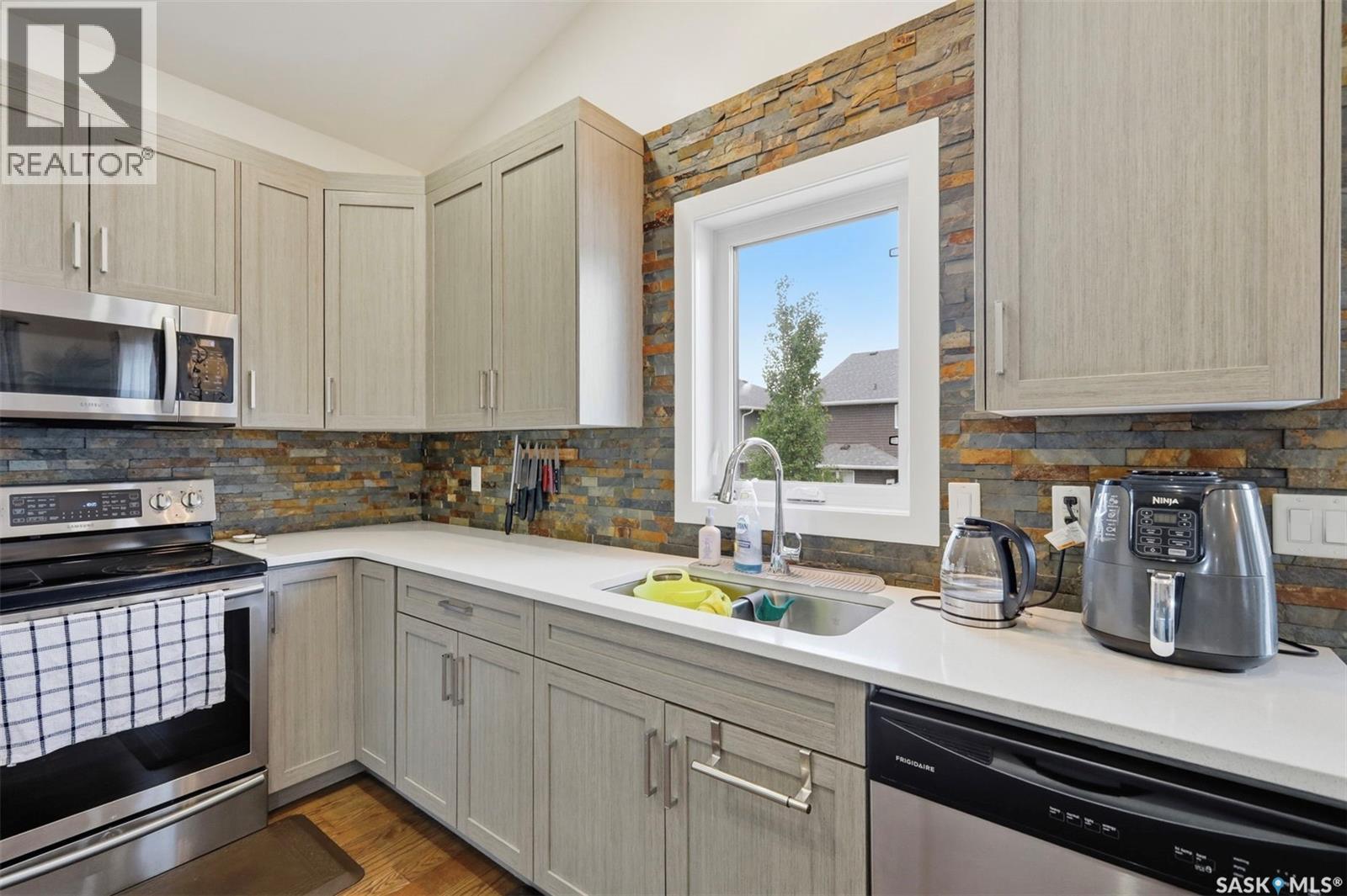 359 Underhill BEND - 8