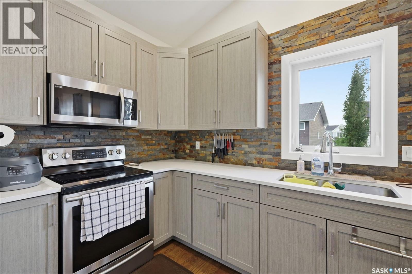 359 Underhill BEND - 9