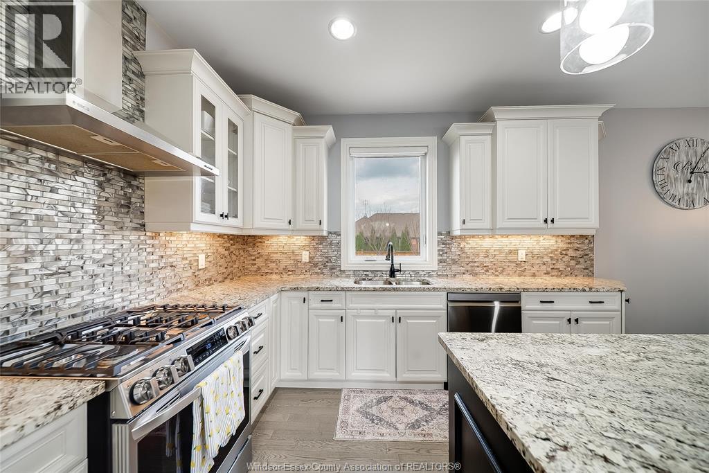 1096 CHARLOTTE CRESCENT - 13