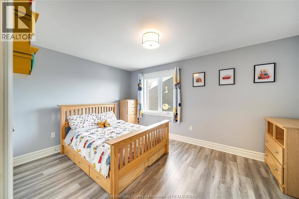 1096 CHARLOTTE CRESCENT - 28