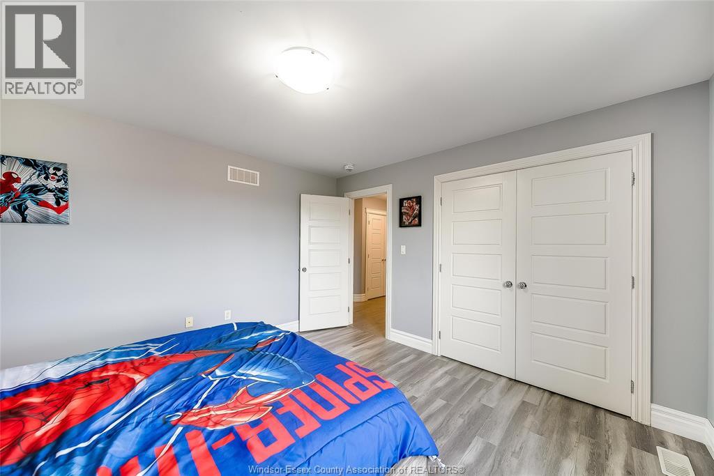1096 CHARLOTTE CRESCENT - 31