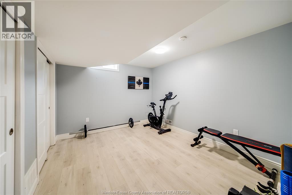 1096 CHARLOTTE CRESCENT - 37