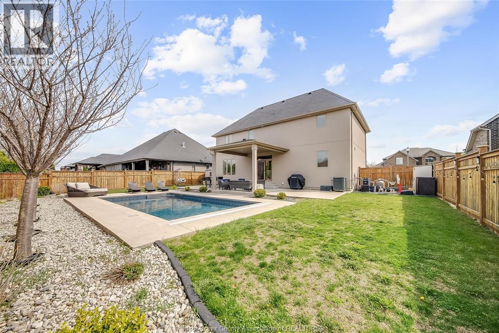 1096 CHARLOTTE CRESCENT - 44