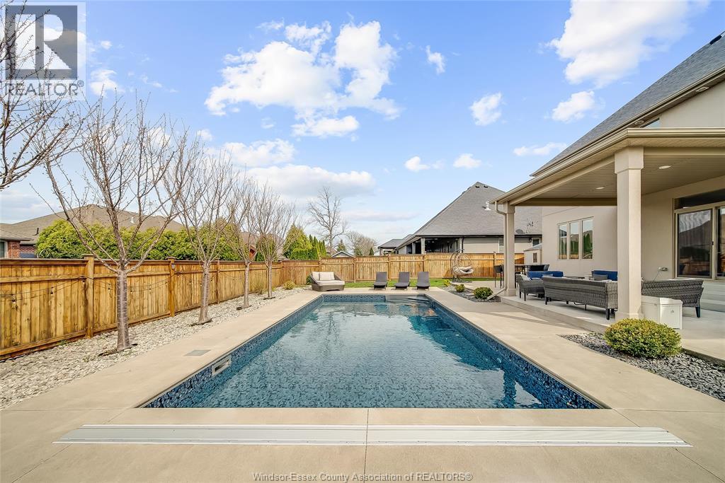 1096 CHARLOTTE CRESCENT - 45