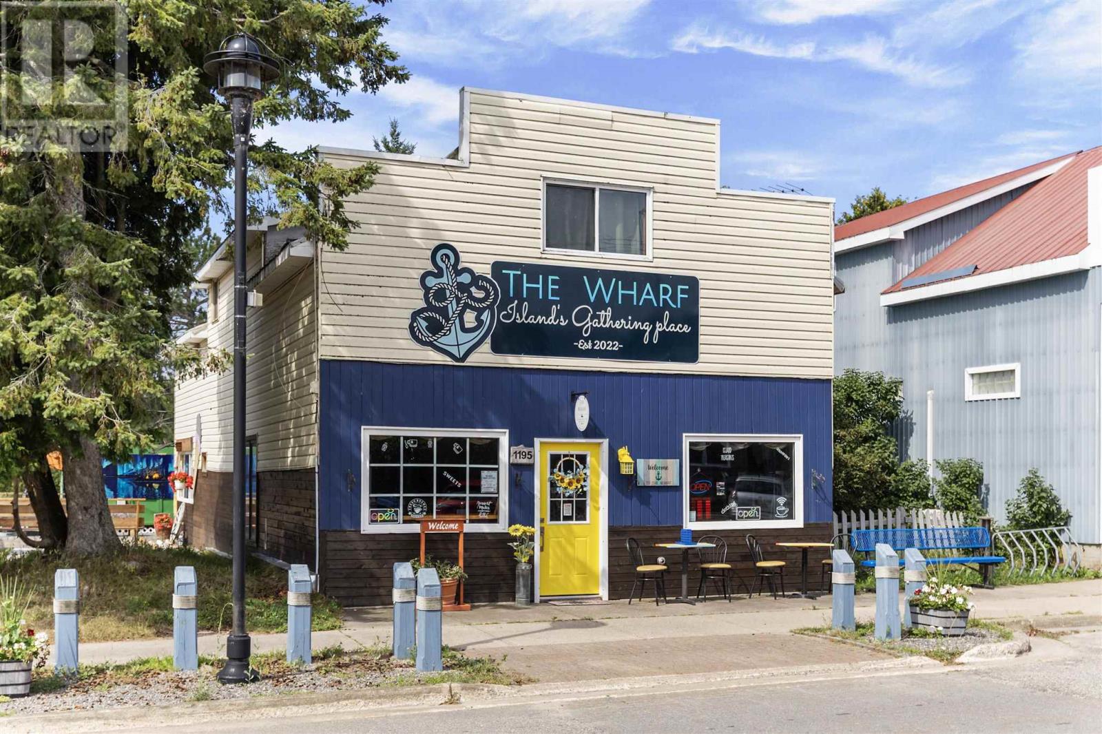 1195 Richard ST