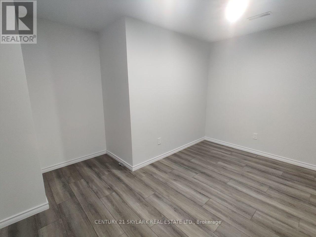 1922 DALHOUSIE CRESCENT - 46