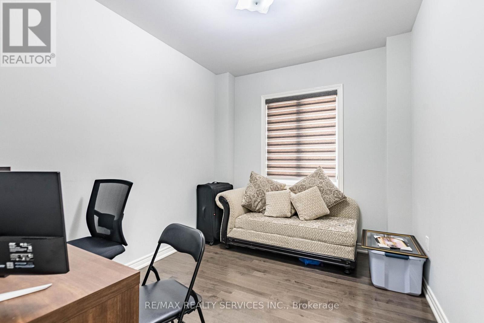 10 PINEDALE AVENUE - 18