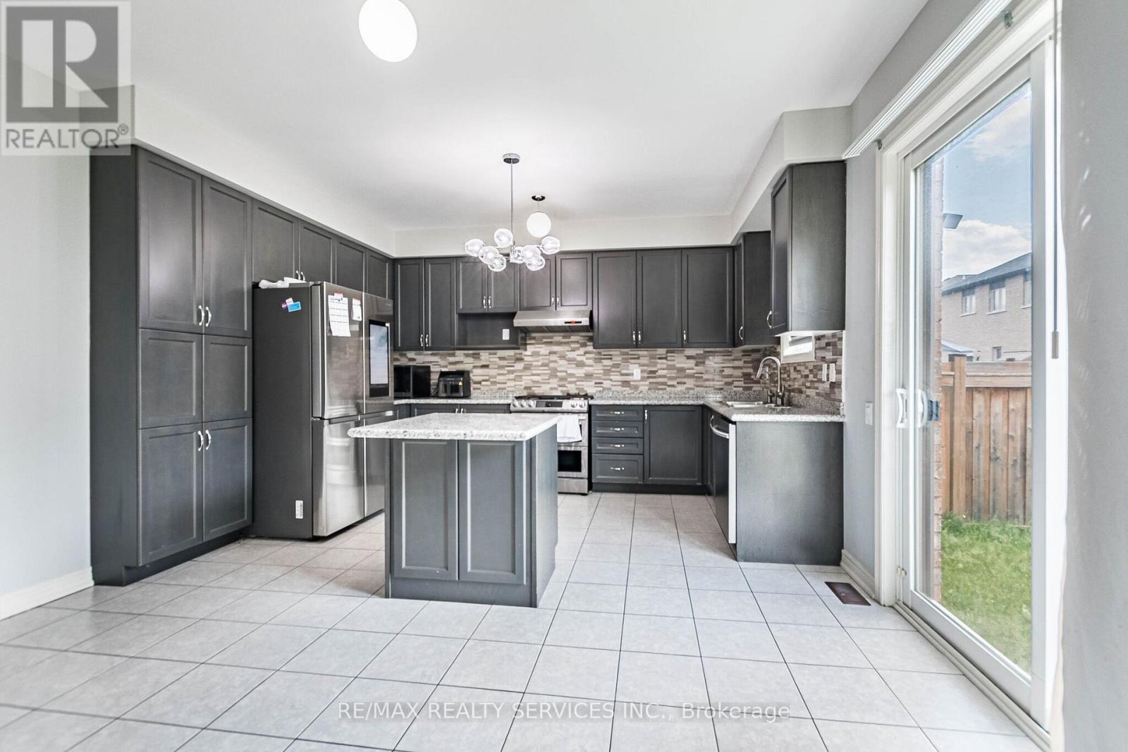 10 PINEDALE AVENUE - 14