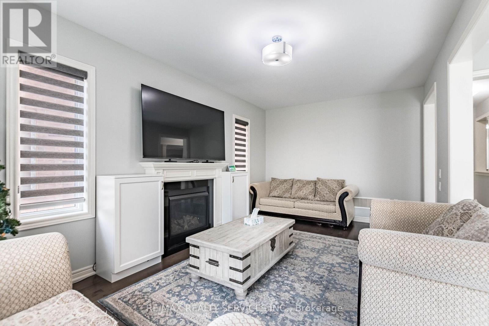 10 PINEDALE AVENUE - 9