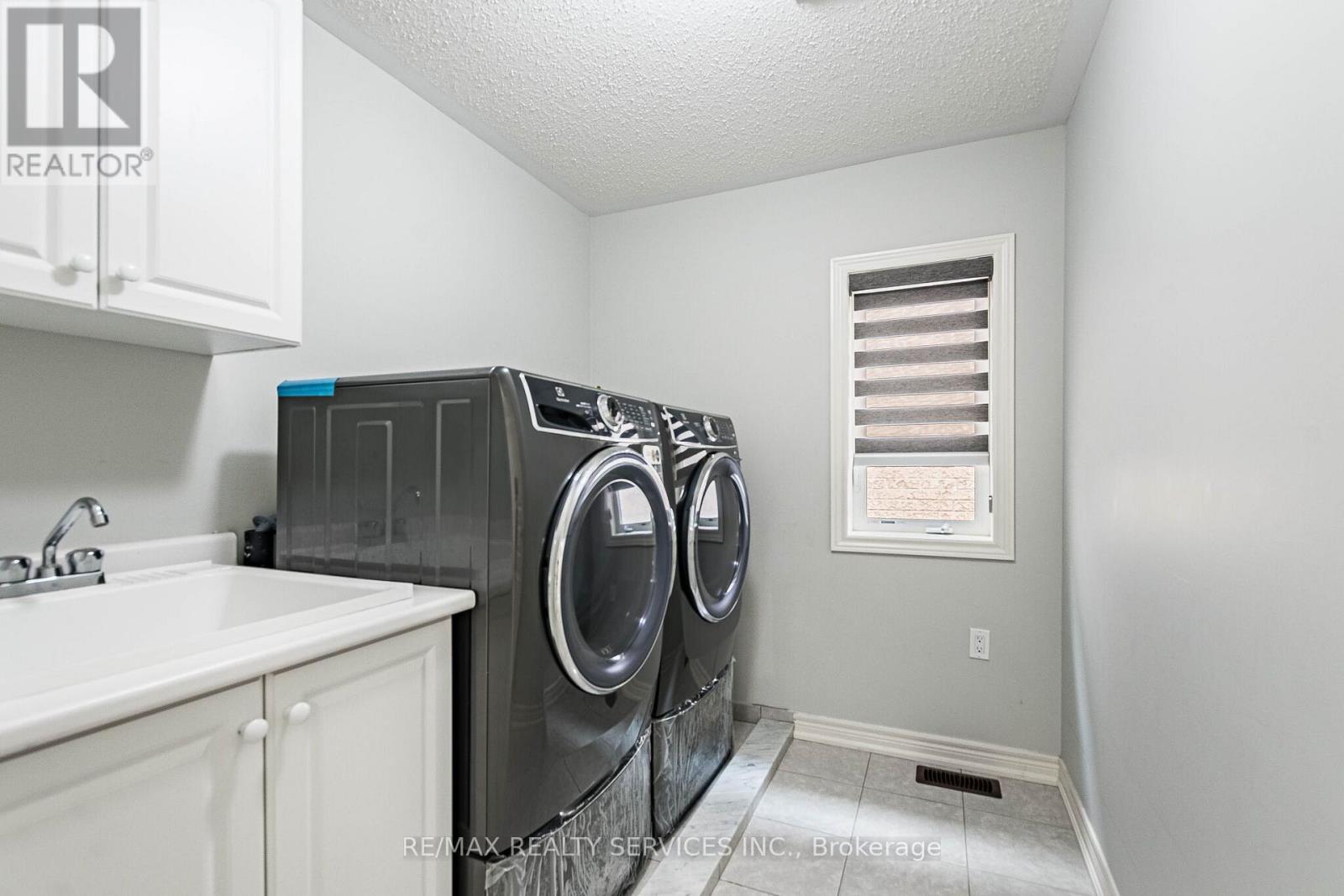 10 PINEDALE AVENUE - 36
