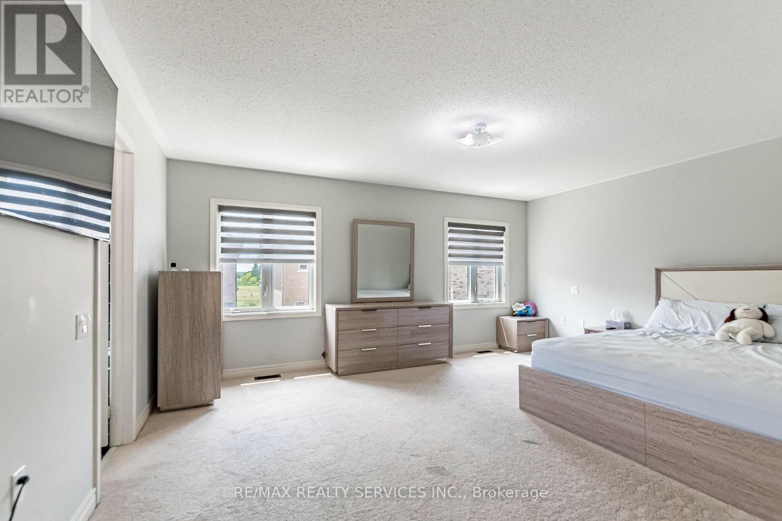 10 PINEDALE AVENUE - 31