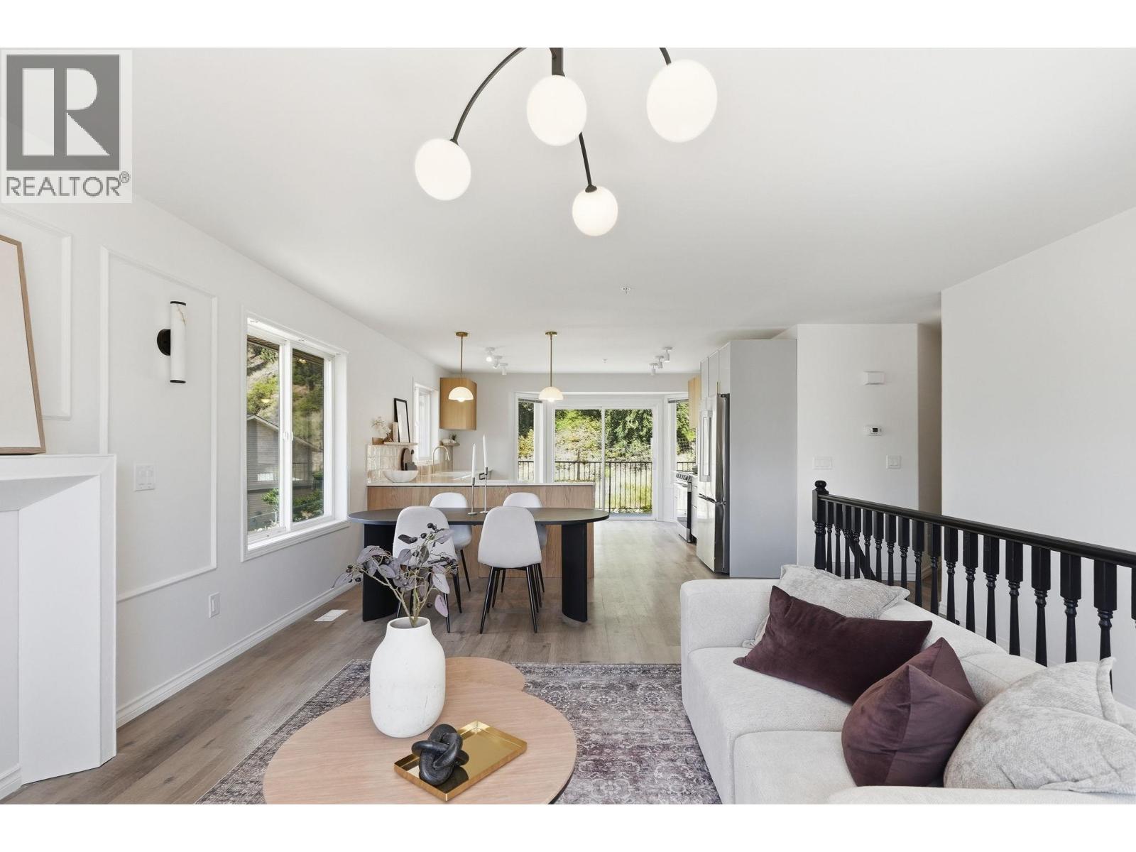 5817 Victoria Street - 10