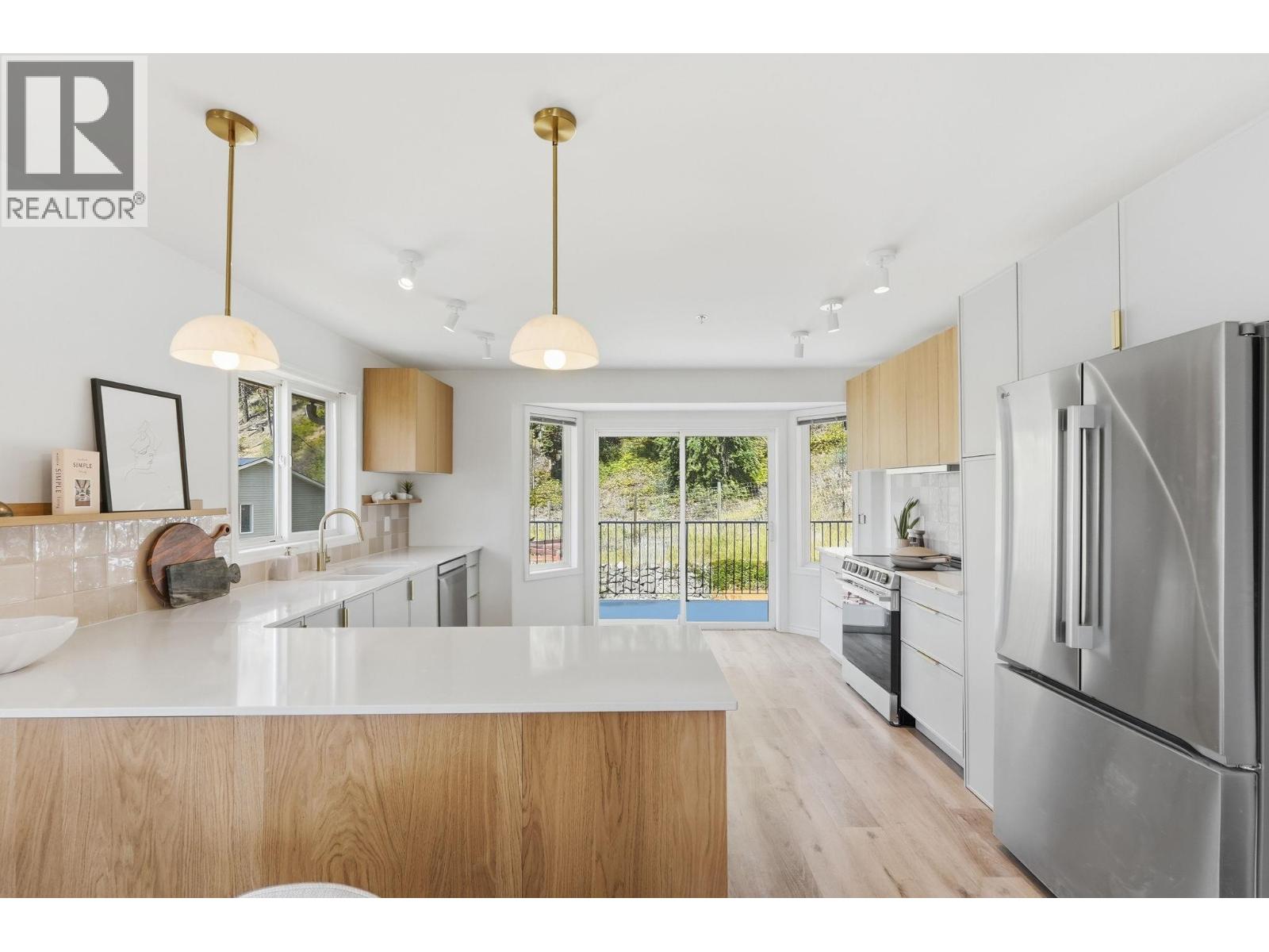 5817 Victoria Street - 14