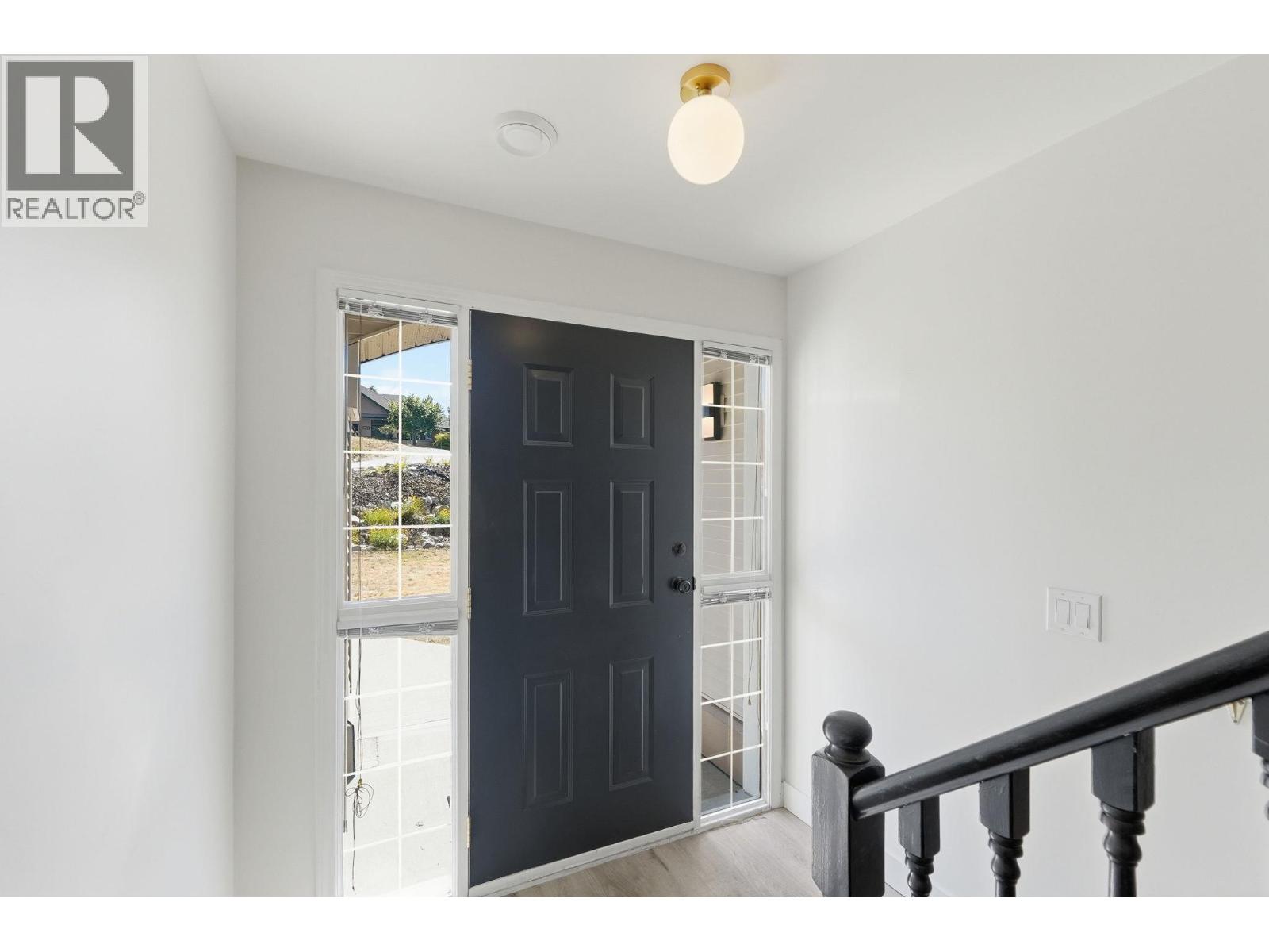 5817 Victoria Street - 3