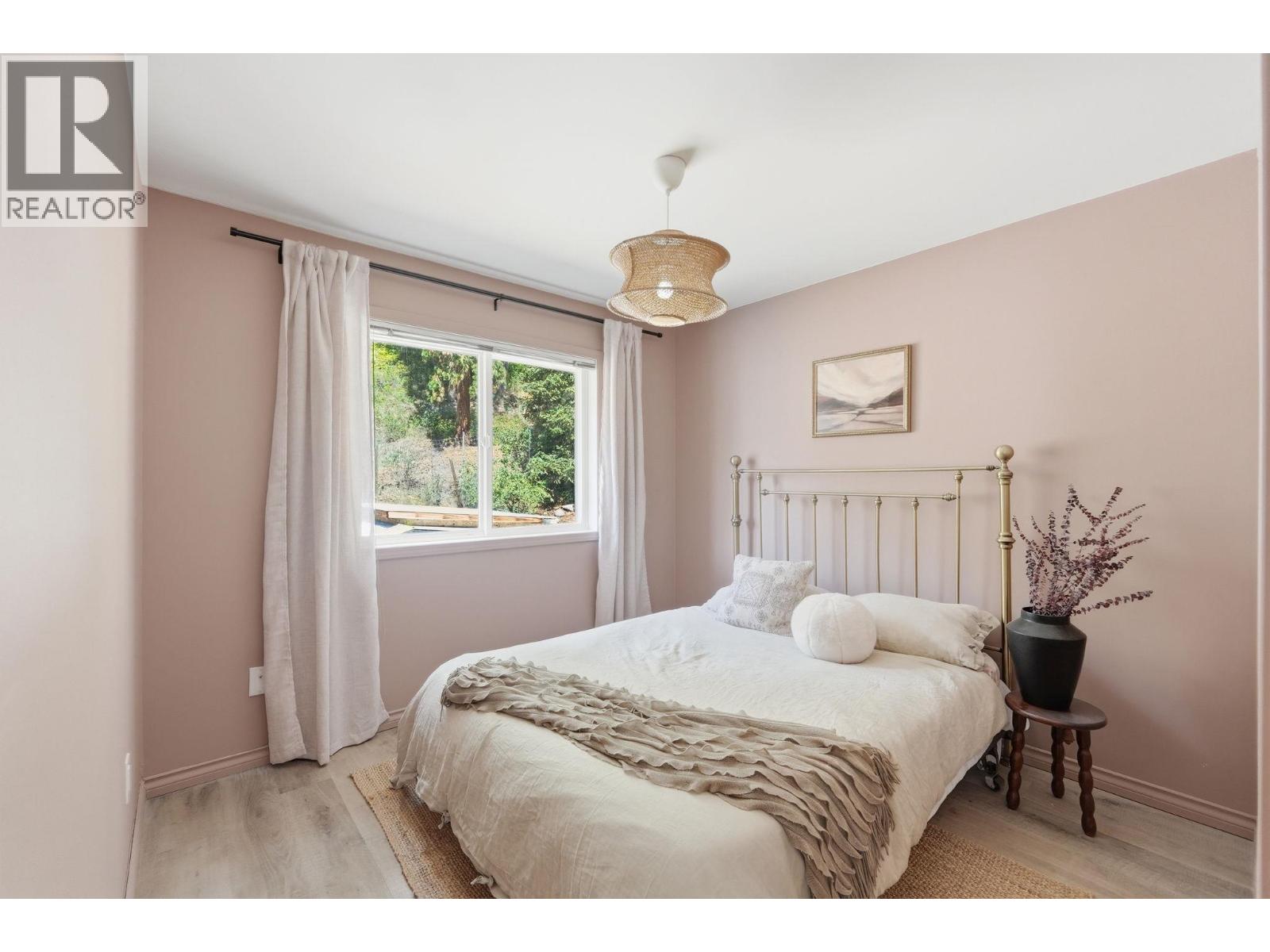 5817 Victoria Street - 33
