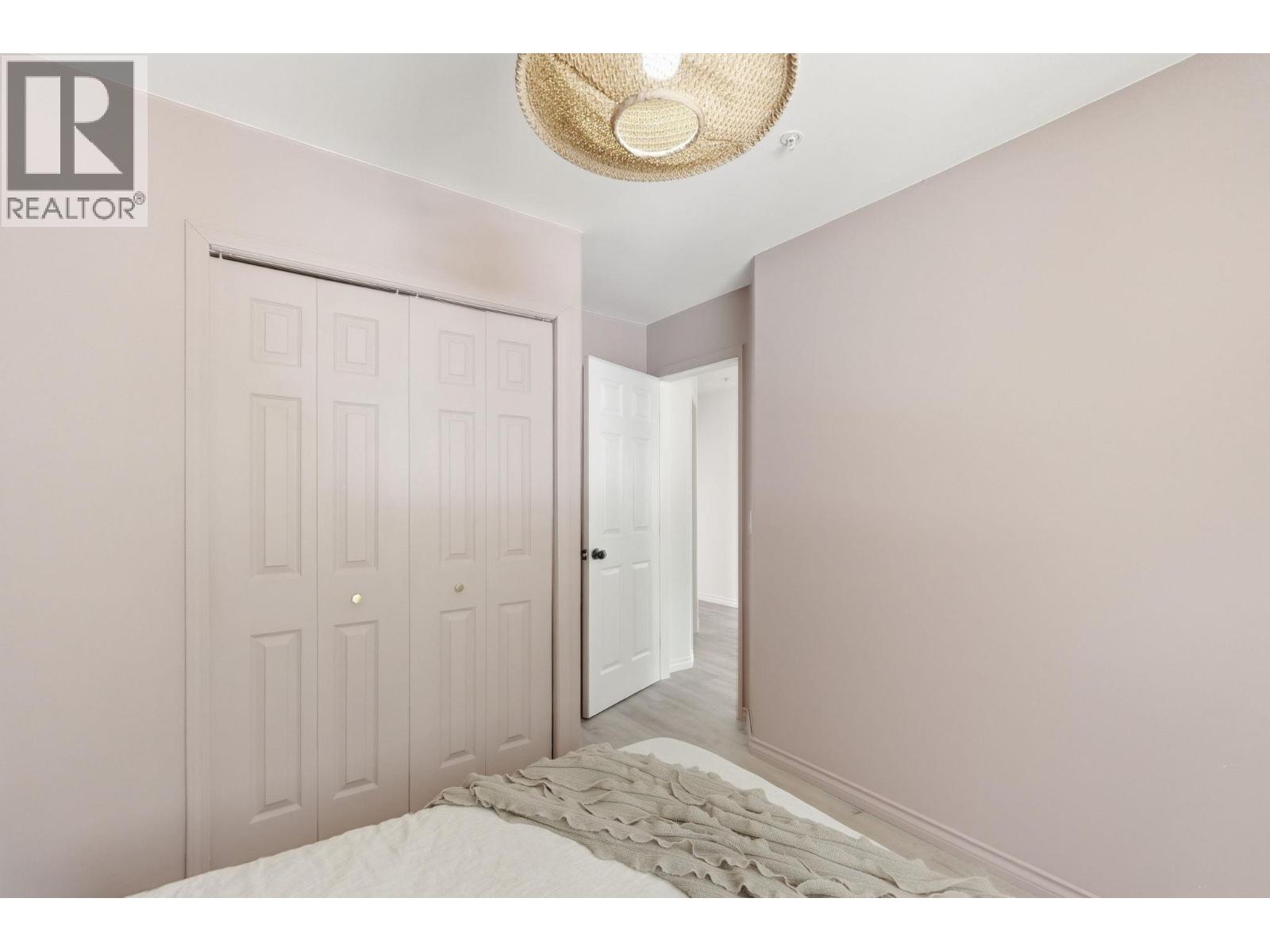 5817 Victoria Street - 34