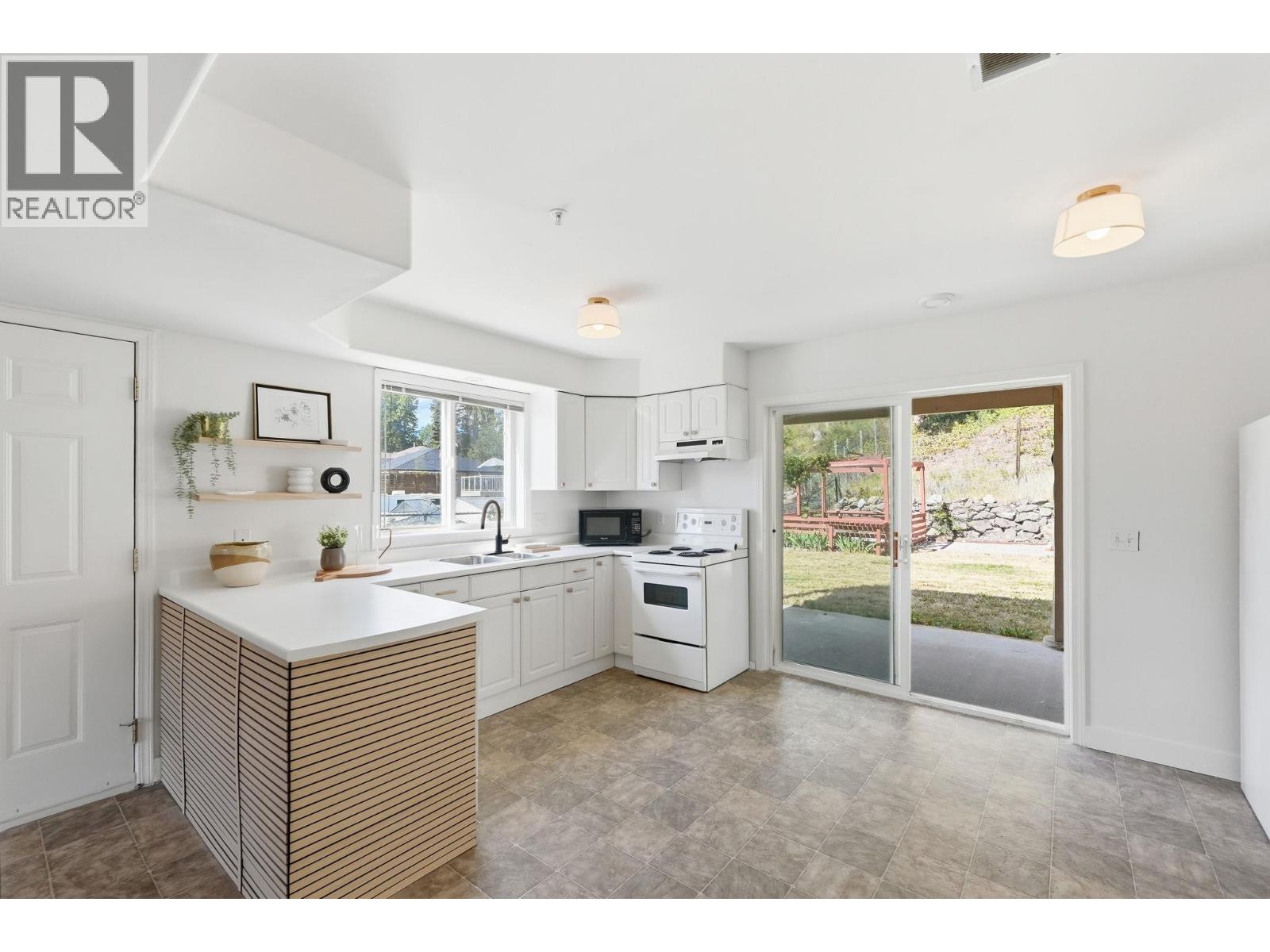 5817 Victoria Street - 37