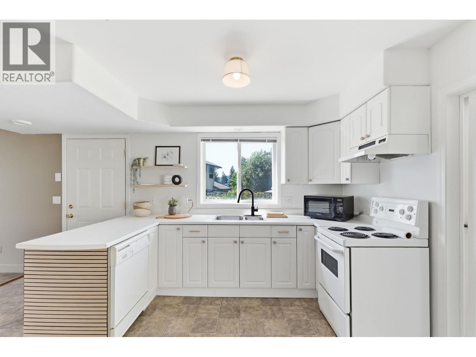 5817 Victoria Street - 38