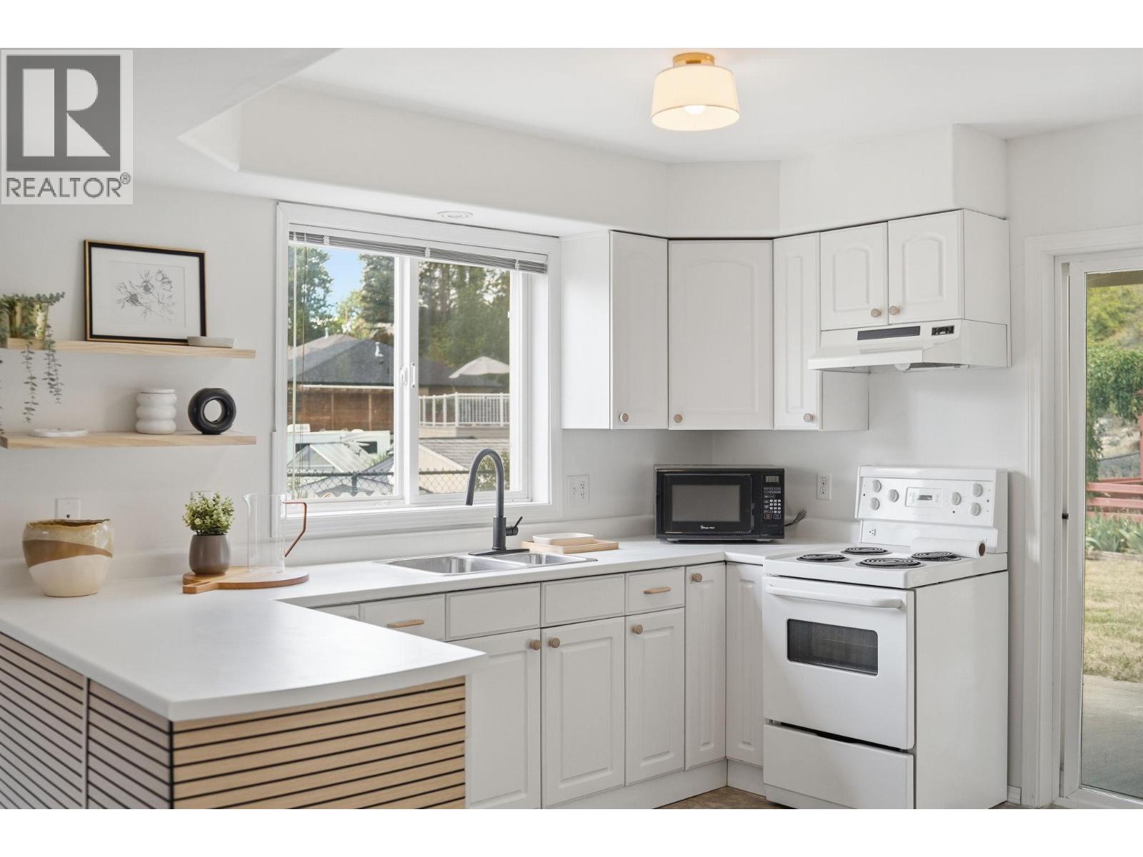5817 Victoria Street - 39