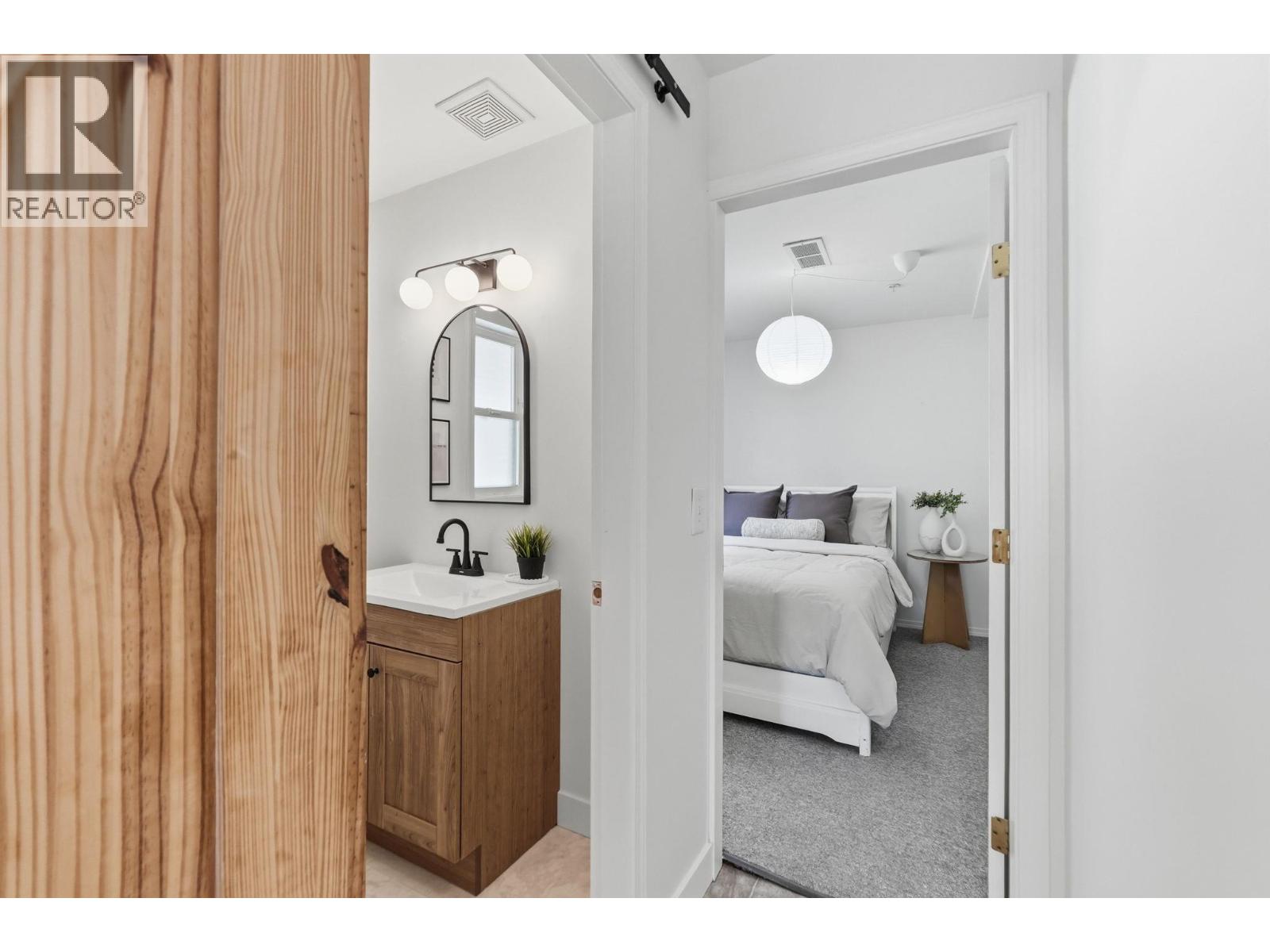 5817 Victoria Street - 46