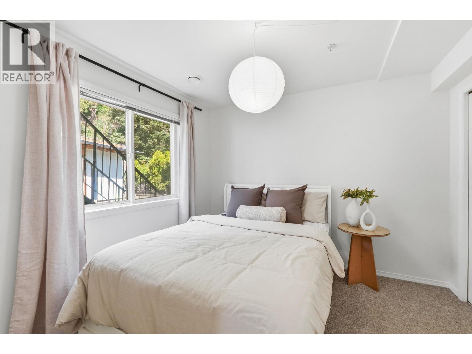 5817 Victoria Street - 48