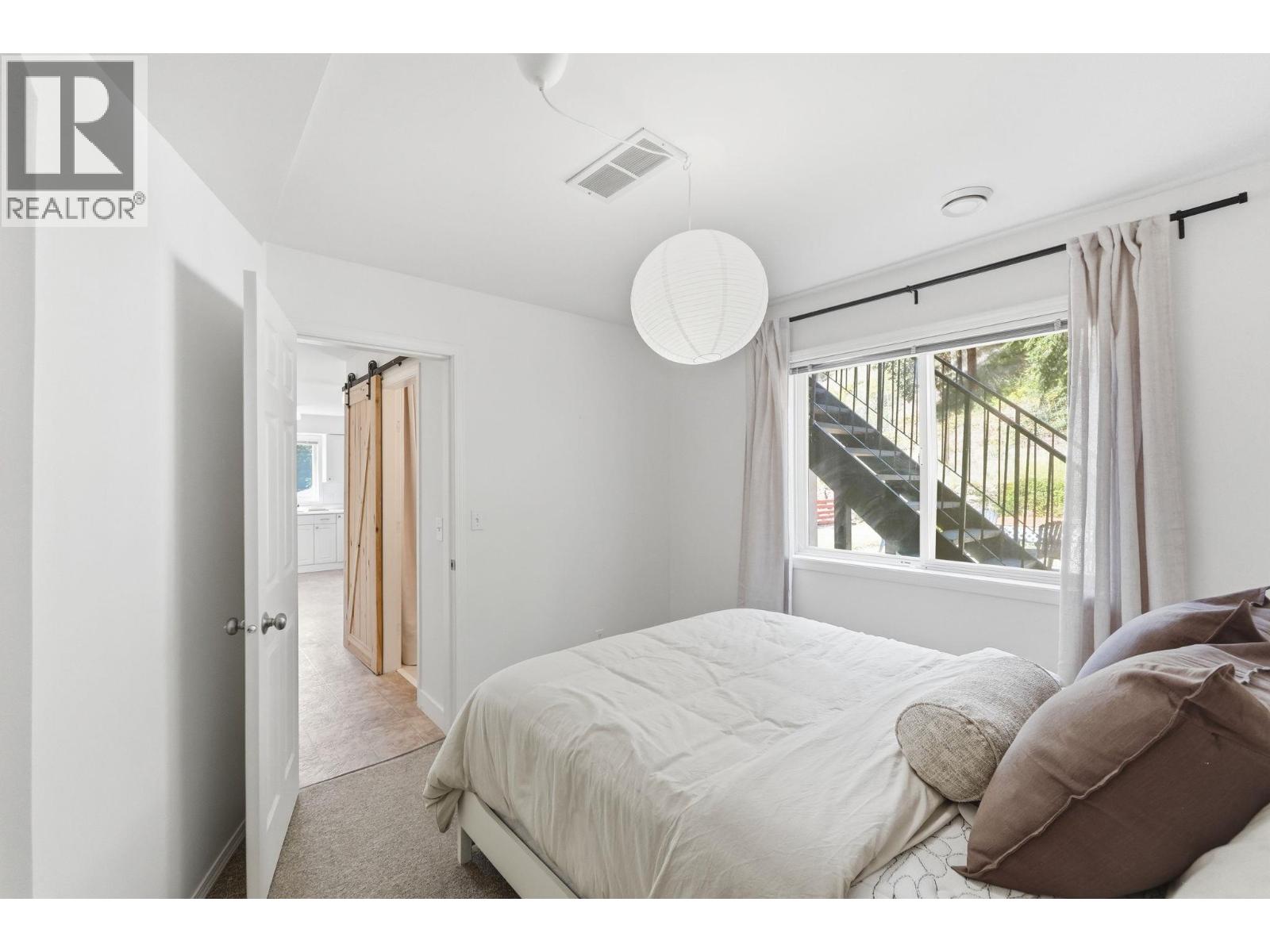 5817 Victoria Street - 49