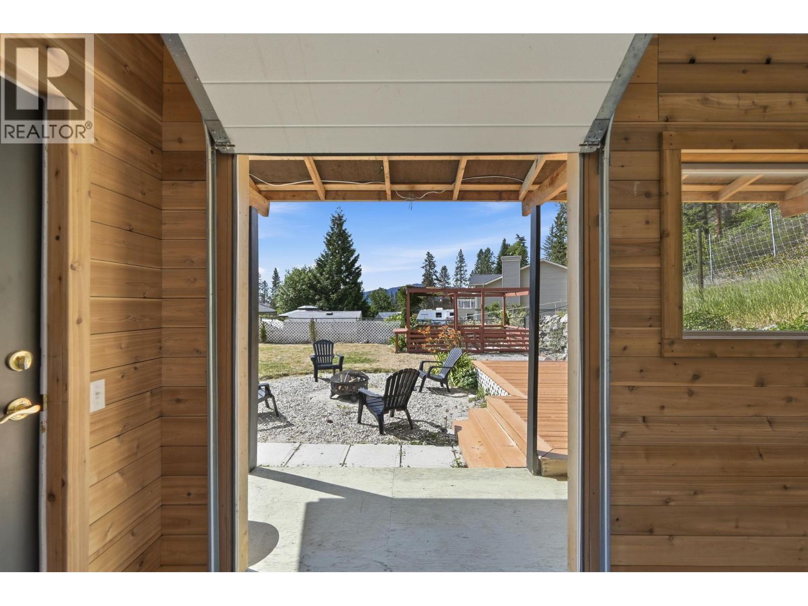 5817 Victoria Street - 57