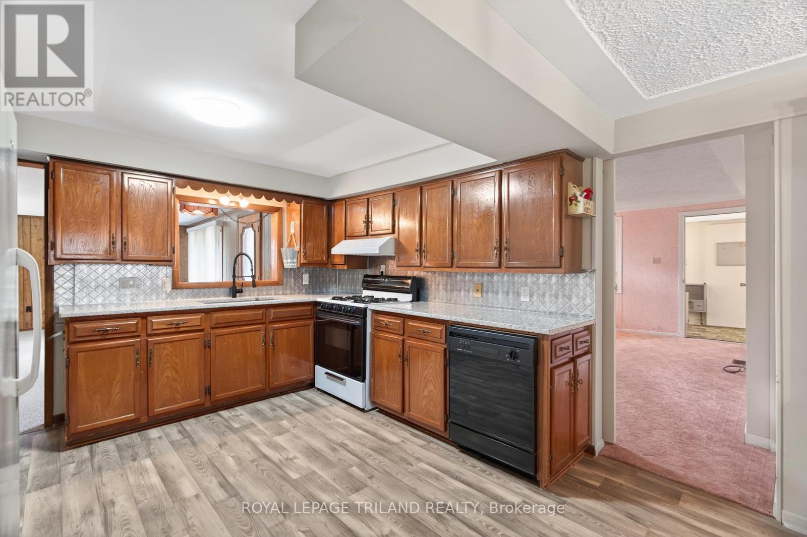 64 WELLINGTON AVENUE - 10