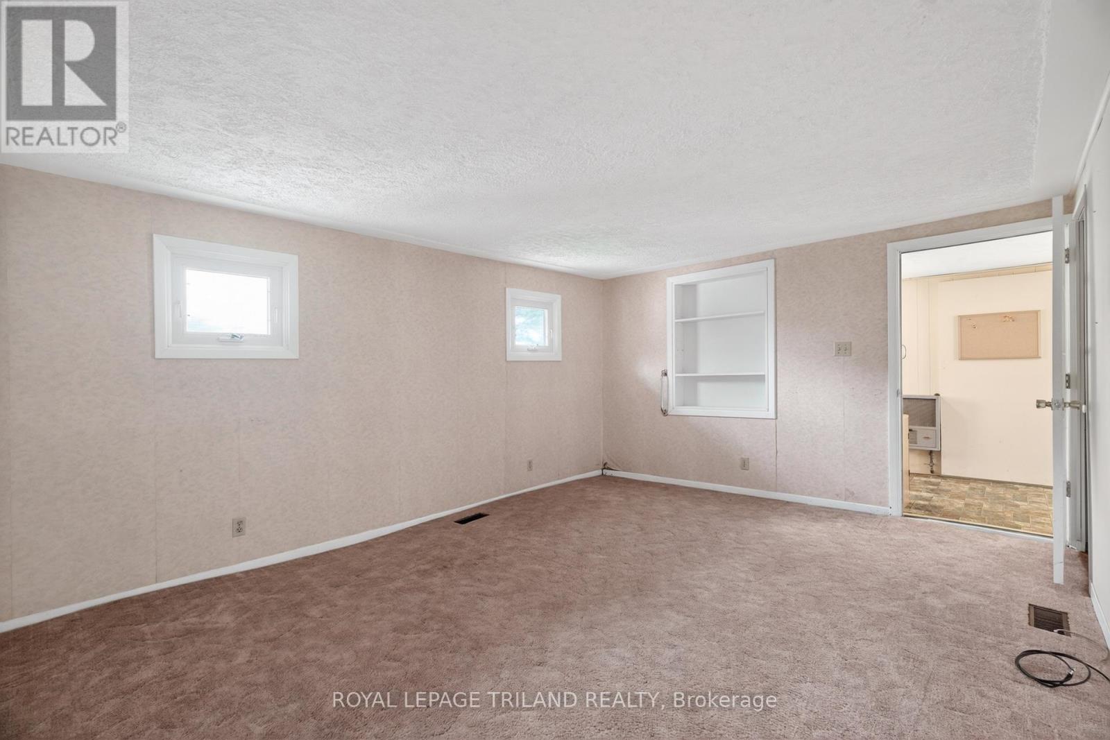 64 WELLINGTON AVENUE - 18
