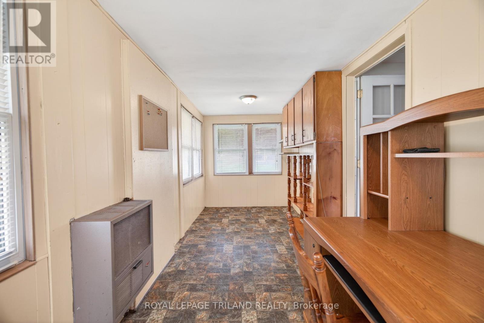 64 WELLINGTON AVENUE - 21