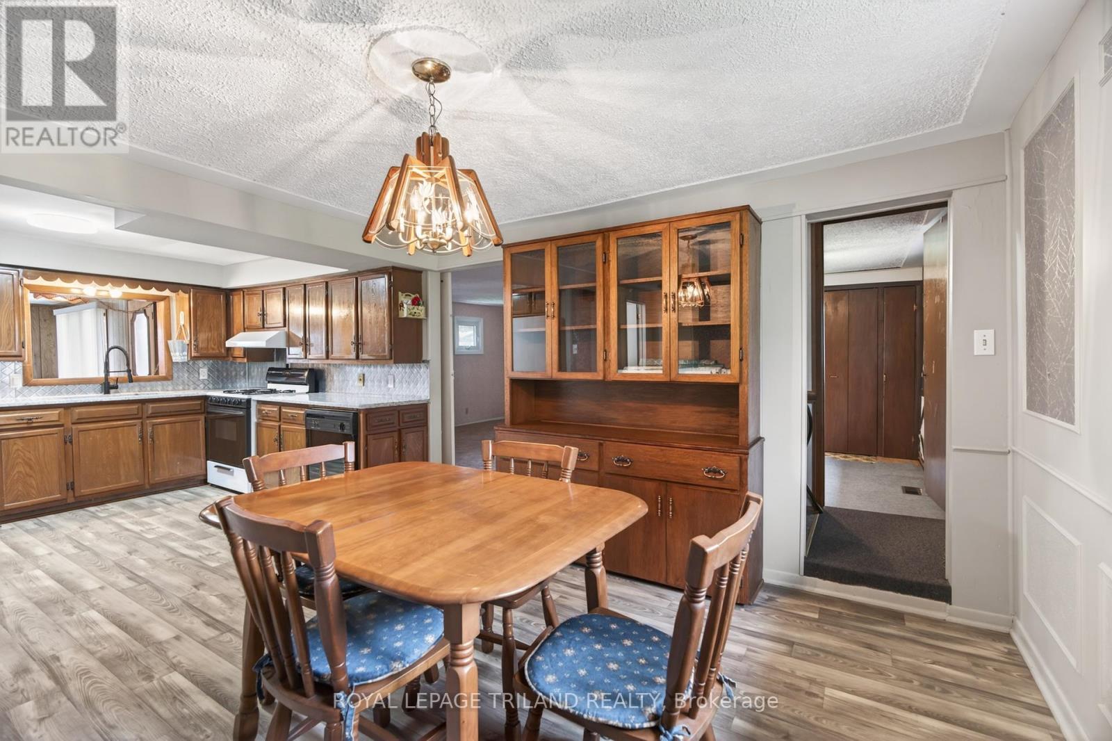 64 WELLINGTON AVENUE - 22