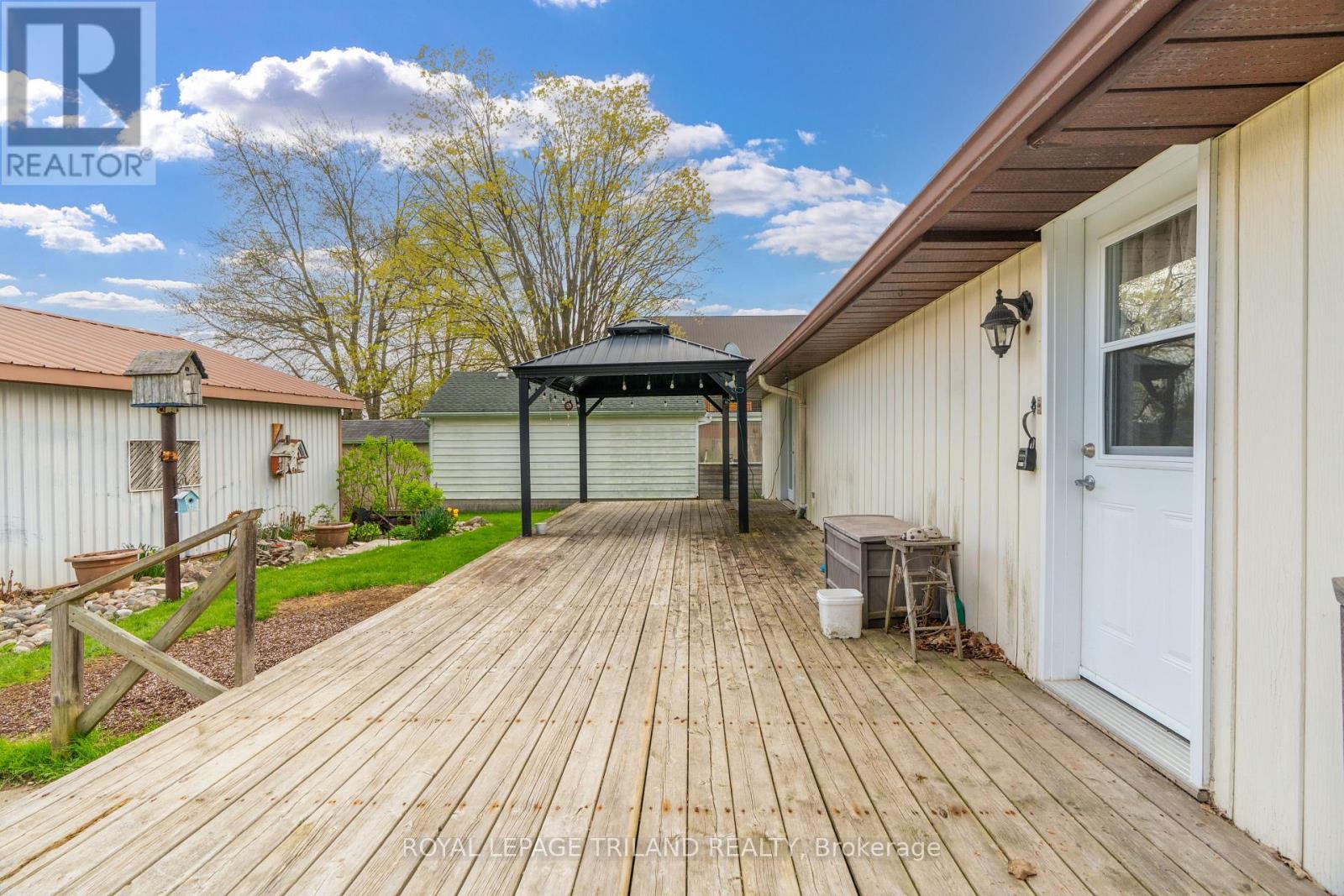 64 WELLINGTON AVENUE - 33