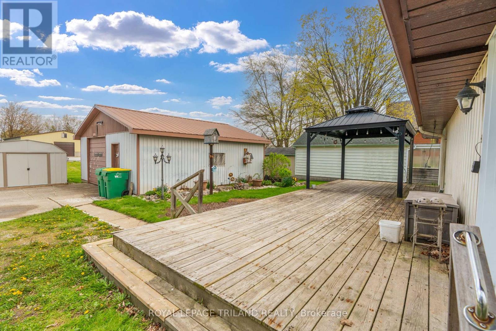 64 WELLINGTON AVENUE - 34
