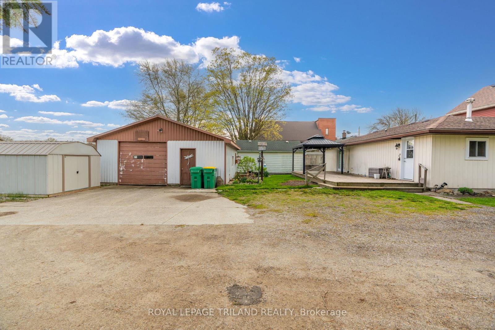 64 WELLINGTON AVENUE - 36