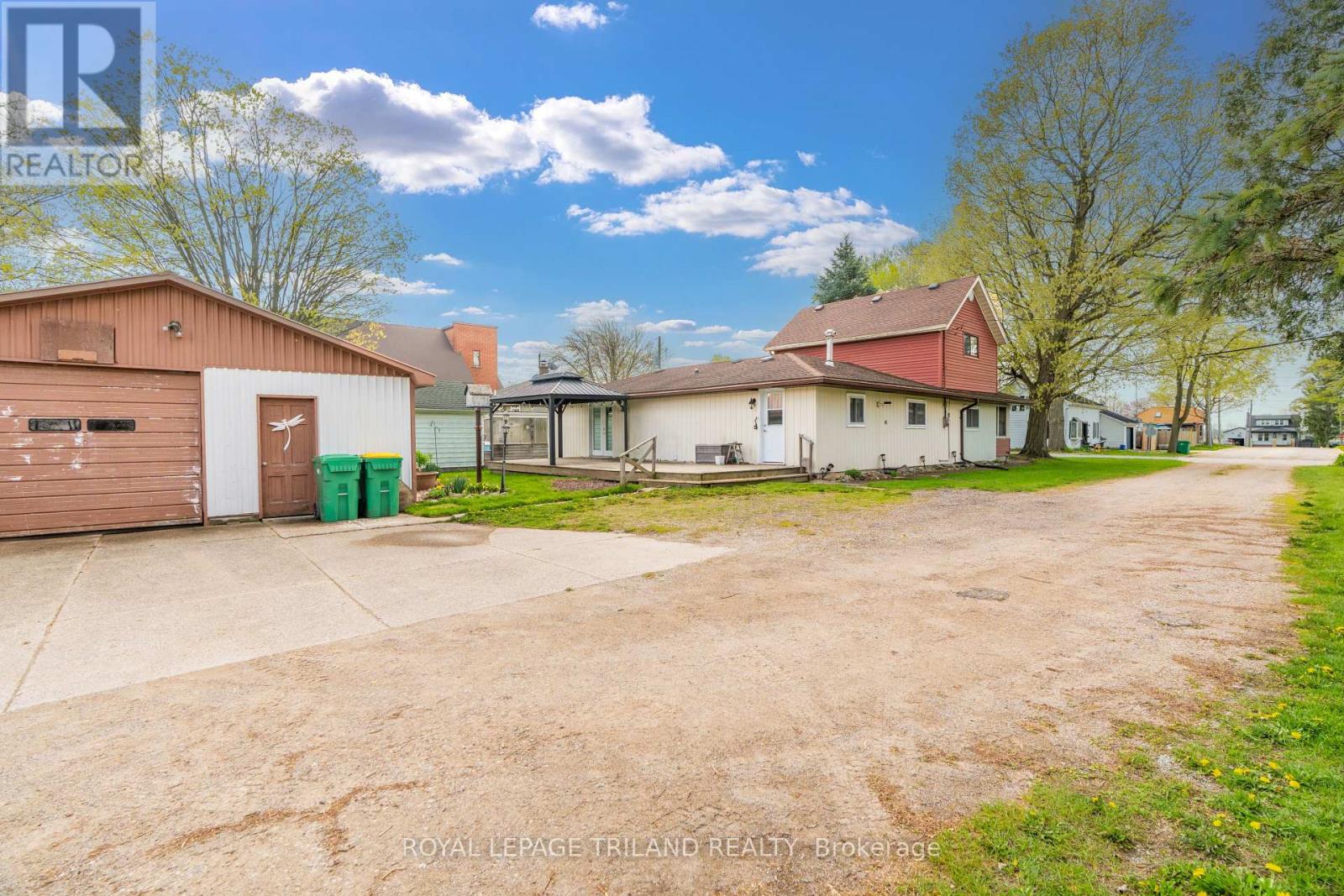64 WELLINGTON AVENUE - 37